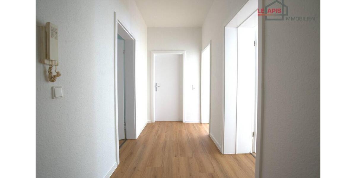 Erdgeschoßwohnung Zwenkau - 3 Zimmer, 75 m&sup2;, 600&euro; | Angebot:26233924