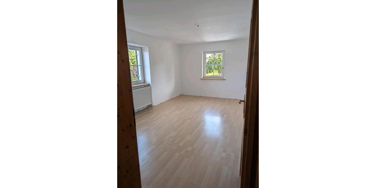 Erdgeschoßwohnung Memmingen - 4 Zimmer, 160 m&sup2;, 1.400&euro; | Angebot:26072112