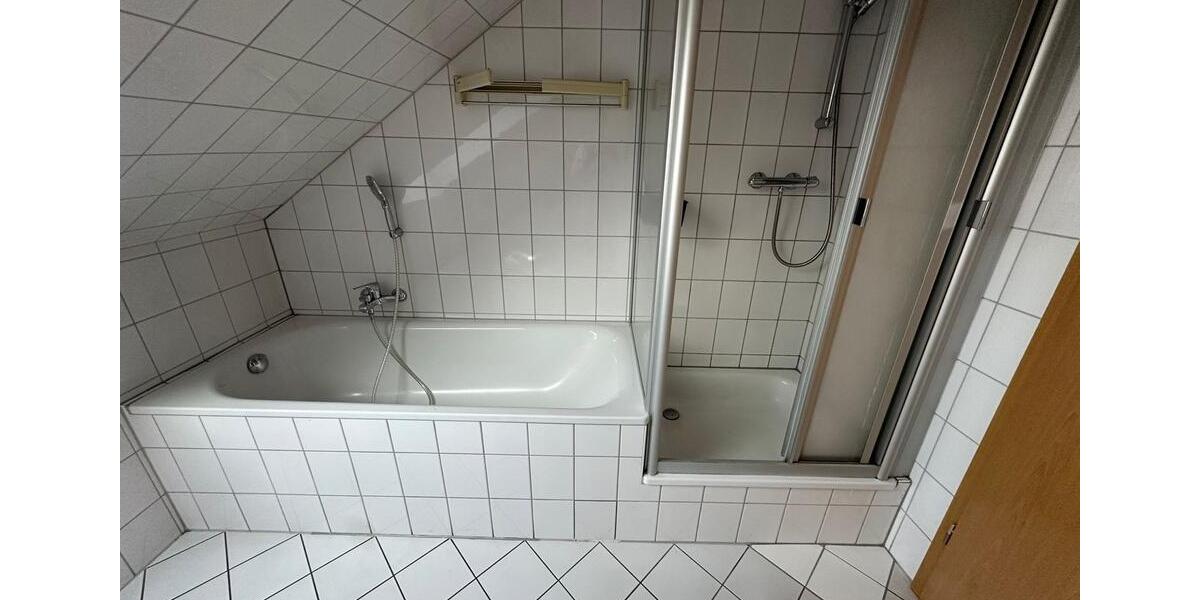 Dachgeschoßwohnung Altenburg - 3 Zimmer, 106 m&sup2;, 636&euro; | Angebot:25999858