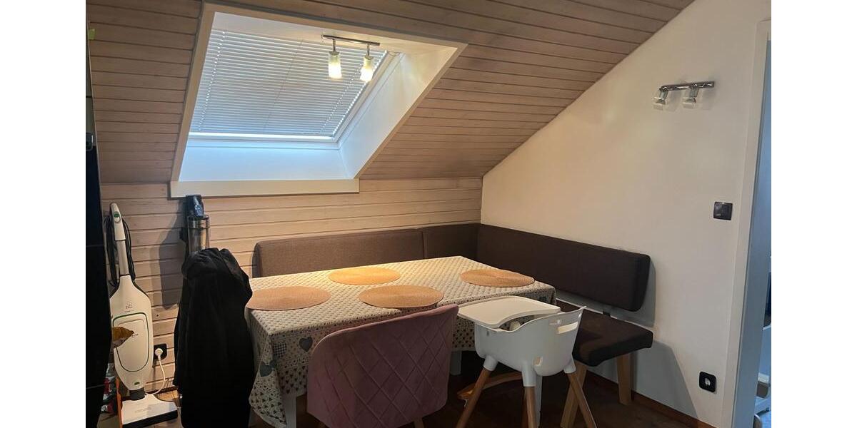 Gemütliche 3‑Zimmer-Dachgeschosswohnung – 98 m² – ab März 3 zimmer