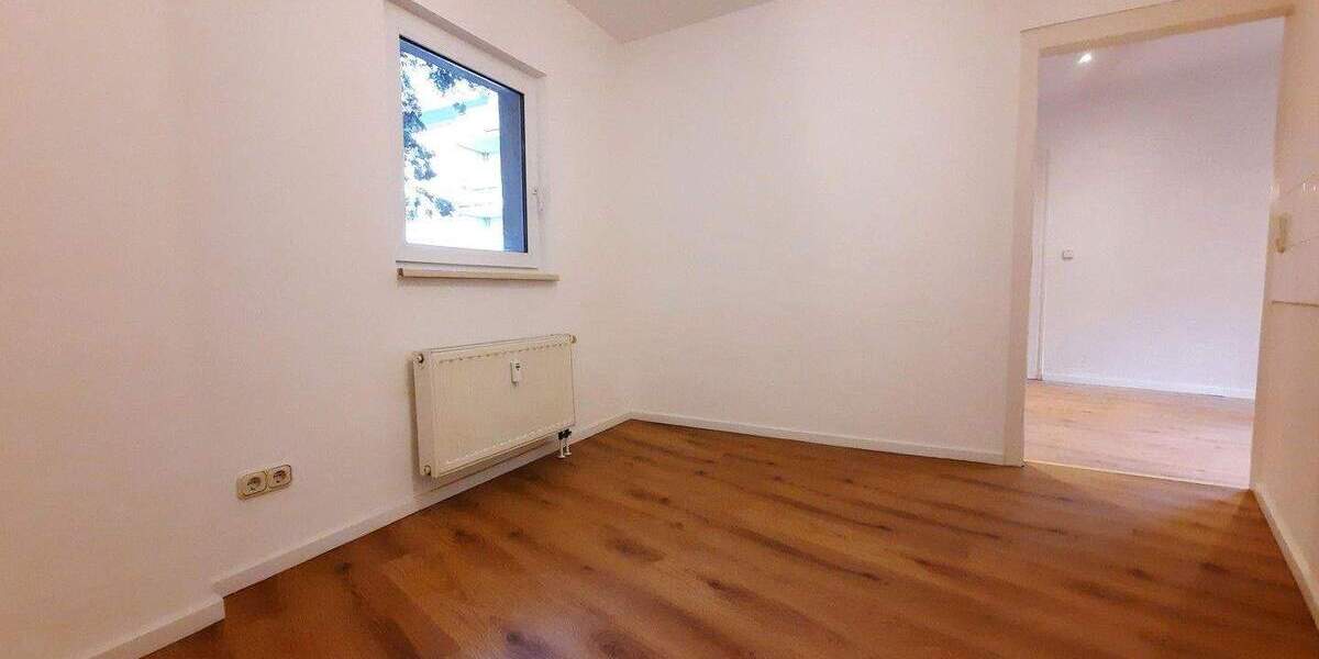 Mehrfamilienhaus, Wohnhaus Sachsen - Limbach-Oberfrohna Limbach-Oberfrohna - 3 Zimmer, 77 m&sup2;, 480&euro; | Angebot:24792288