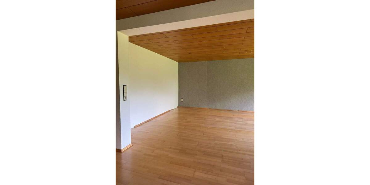 Etagenwohnung Kassel Oberzwehren - 2 Zimmer, 93 m&sup2;, 725&euro; | Angebot:24992600