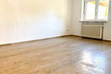 +++ 3-ETAGEN-HAUS MIT VIEL PLATZ UND GROßER TERRASSE IN WEIHERHOF +++