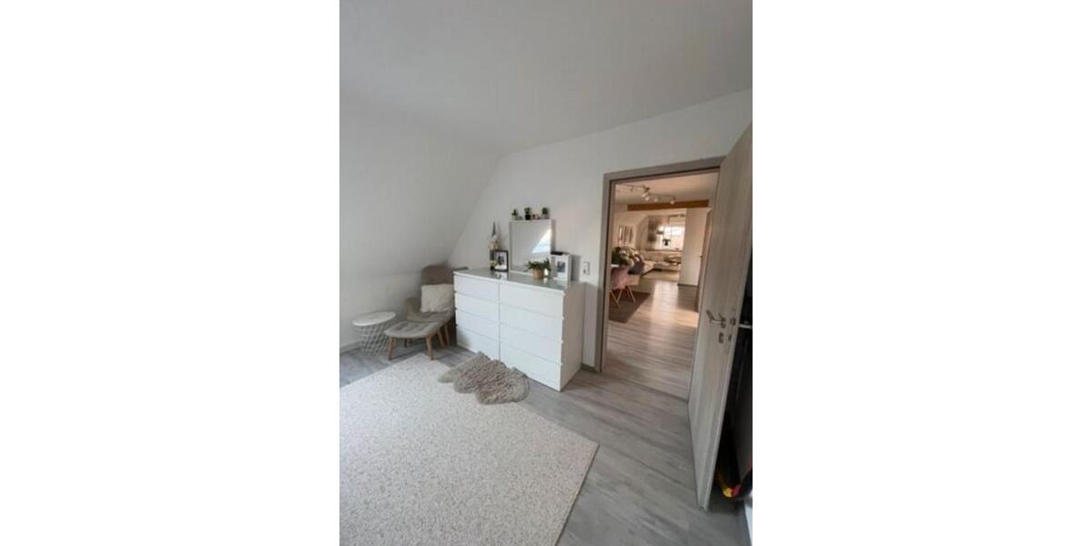 Dachgeschoßwohnung Homburg - 4 Zimmer, 110 m&sup2;, 950&euro; | Angebot:25989372