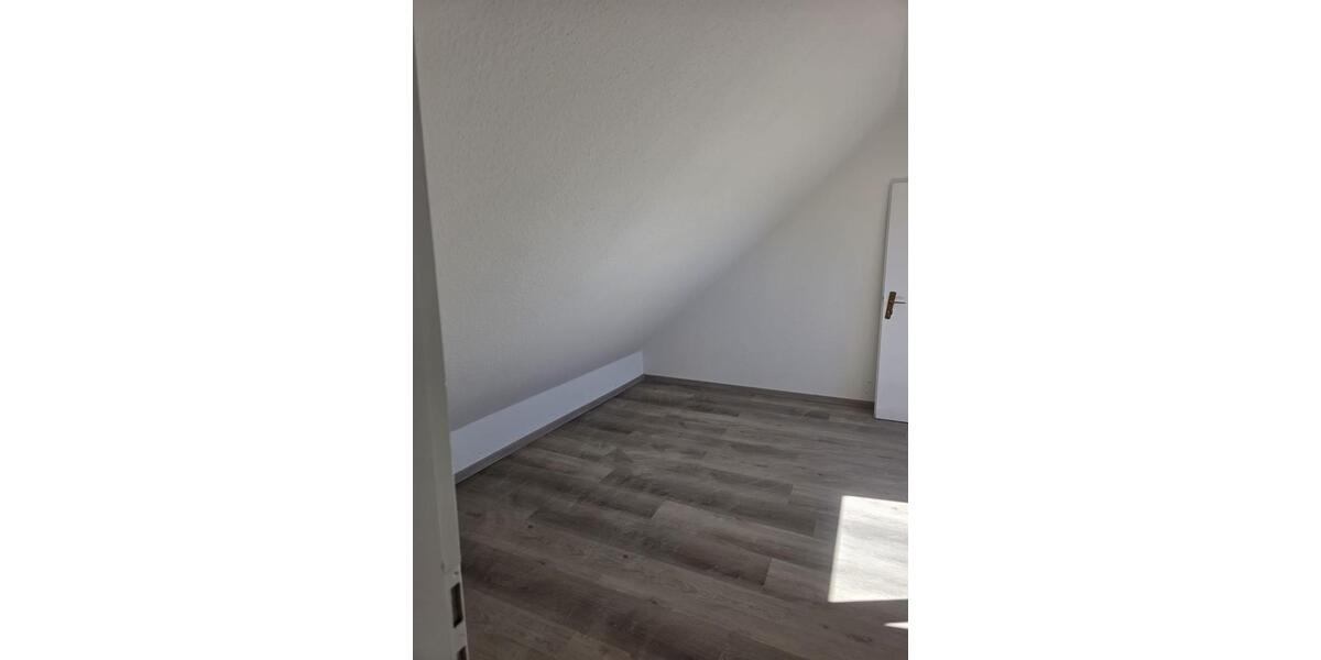 Dachgeschoßwohnung Essen Stadtbezirk III - 4 Zimmer, 102 m&sup2;, 850&euro; | Angebot:26539976