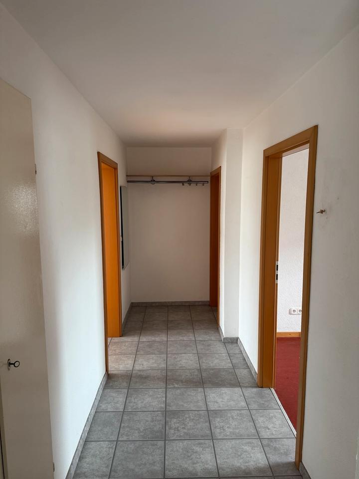 Erdgeschoßwohnung mit großer Terrasse in ruhiger Lage