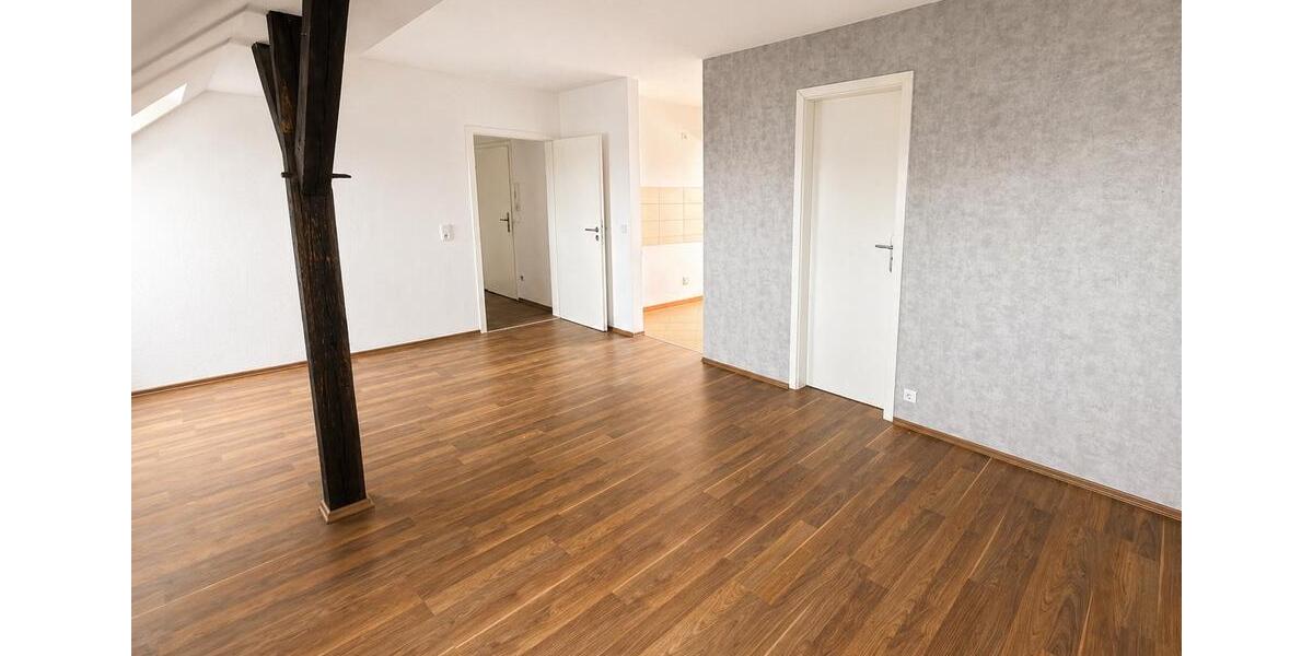 Dachgeschoßwohnung Merseburg - 4 Zimmer, 90 m&sup2;, 590&euro; | Angebot:26535293