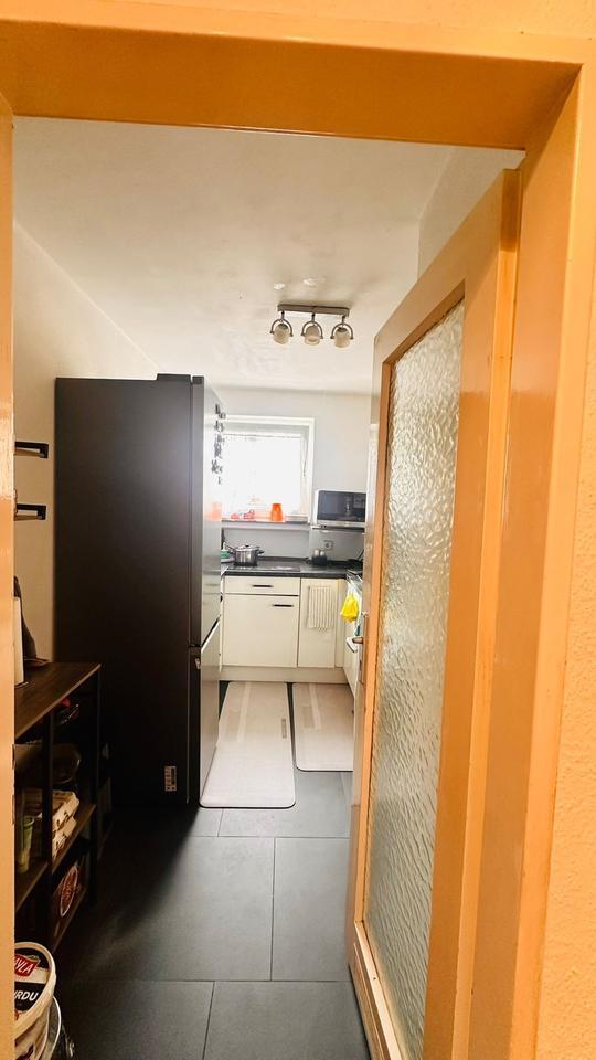 Kurzzeituntervermietung in Frankfurt – 2 Zimmer + Balkon + Küche zimmer