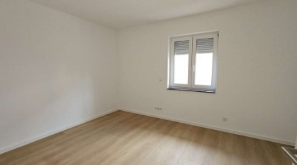 Kernsaniert: Geschmackvolle 3-Raum-Wohnung mit EBK und Balkon