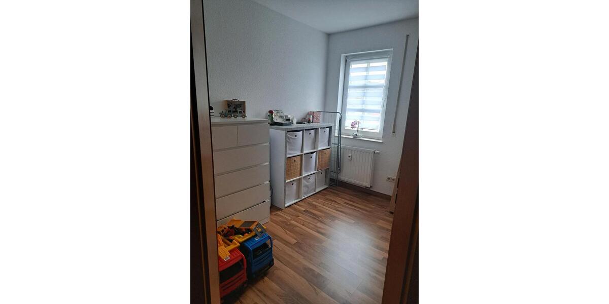 Erdgeschoßwohnung Römhild - 4 Zimmer, 80 m&sup2;, 695&euro; | Angebot:26149603