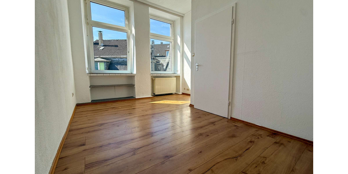 Renovierte Frauen - WG · All-Inclusive Miete · Top-Lage ab 01.11. zimmer