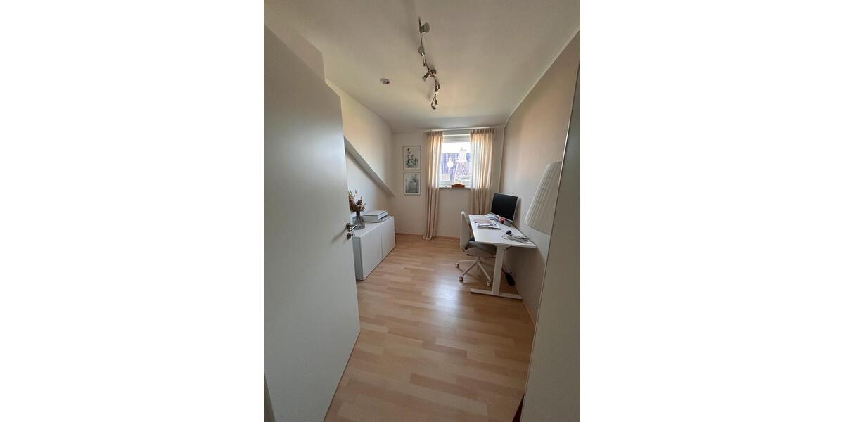 Dachgeschoßwohnung Rühen - 3 Zimmer, 70 m&sup2;, 645&euro; | Angebot:26020770