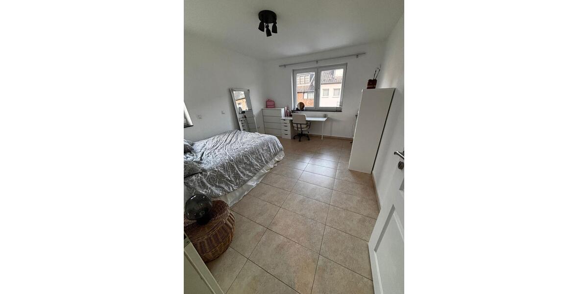 Etagenwohnung Köln Rodenkirchen - 4 Zimmer, 120 m&sup2;, 2.400&euro; | Angebot:26602705