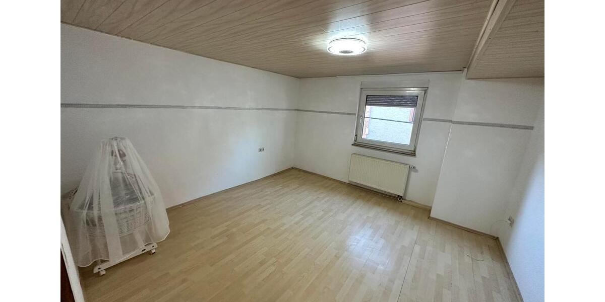 Etagenwohnung Eberstadt - 4 Zimmer, 100 m&sup2;, 1.290&euro; | Angebot:25989282