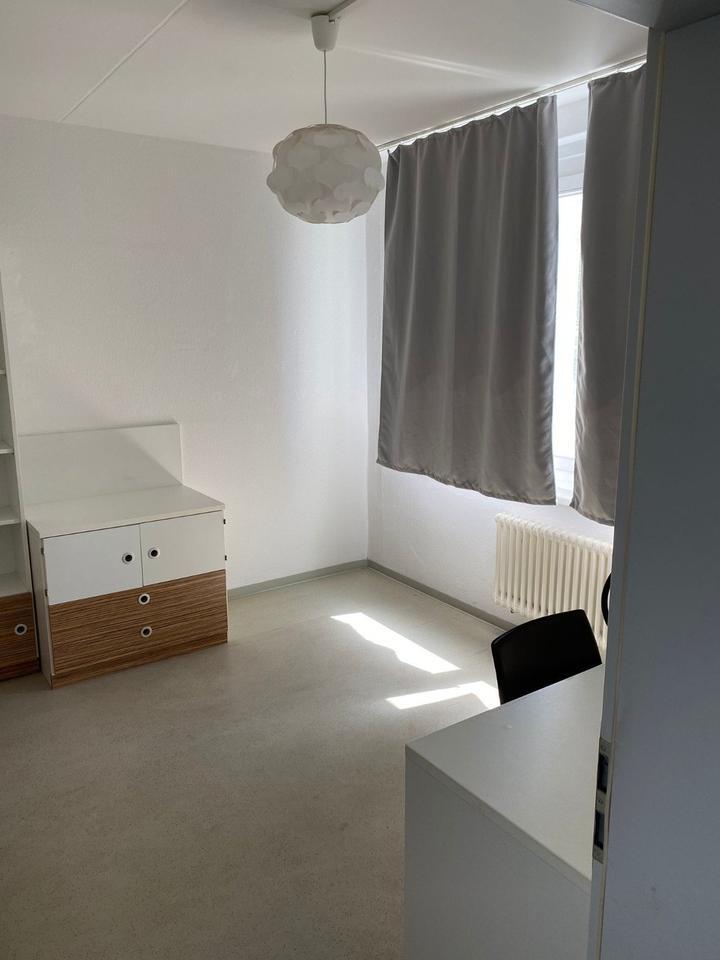 Zwischenmiete: Privates Zimmer in 2er-WG