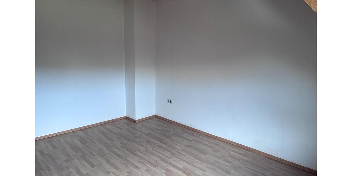 Dachgeschoßwohnung Püttlingen - 3 Zimmer, 90 m&sup2;, 600&euro; | Angebot:24839798