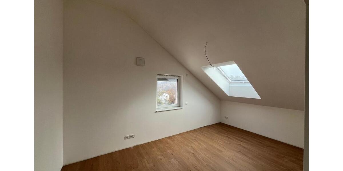 Dachgeschoßwohnung Engelskirchen - 3.5 Zimmer, 132 m&sup2;, 1.640&euro; | Angebot:24437010