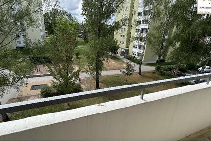 3 Zimmerwohnung - in Neuburg Schwalbanger, mit Balkon, Küche und Aufzug - Ein Objekt von Ihrem Immobilienpartner SOWA Immobilien und Finanzen - Wohnung Neuburg | Angebot:26726467