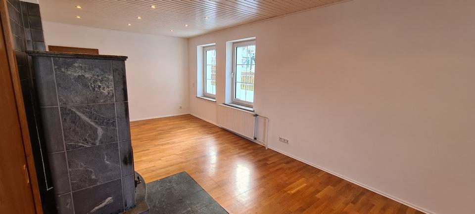 Erdgeschoßwohnung Eslohe (Sauerland) - 4 Zimmer, 125 m&sup2;, 750&euro; | Angebot:25146662