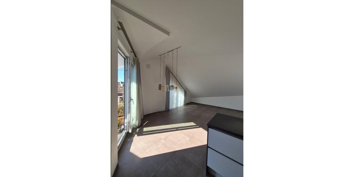 Dachgeschoßwohnung Sankt Augustin - 2 Zimmer, 96 m&sup2;, 1.344&euro; | Angebot:25796064