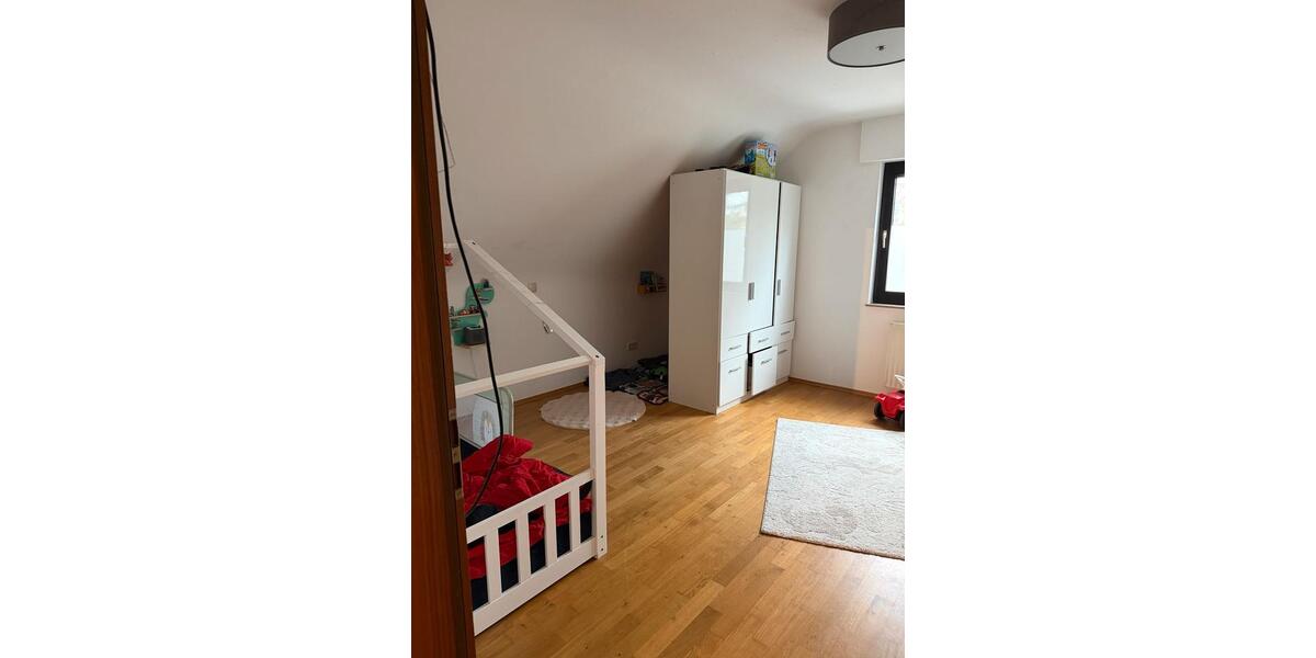 Etagenwohnung Hennef (Sieg) - 3 Zimmer, 92 m&sup2;, 1.250&euro; | Angebot:25935304