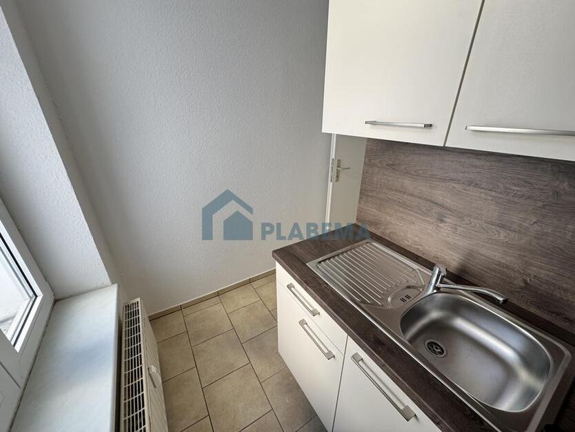 Frisch in Renovierung -> 2-Zimmer-Wohnung mit neuer Einbauküche in zentraler Innenstadtlage zimmer