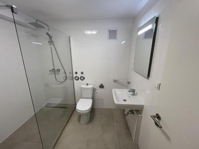 Kernsanierte 2,5-Zi-Wohnung mit EBK, Balkon und Garage