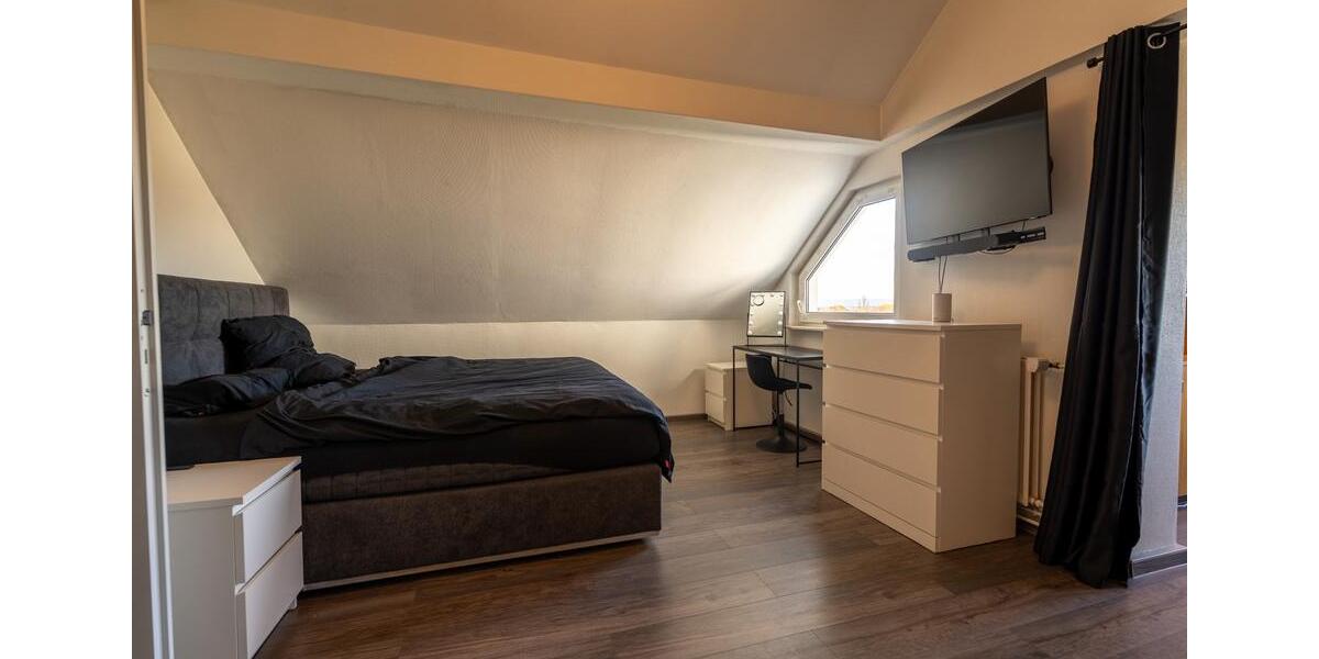 Dachgeschoßwohnung Wiesbaden Mainz-Amöneburg - 2.5 Zimmer, 104 m&sup2;, 1.200&euro; | Angebot:25172646