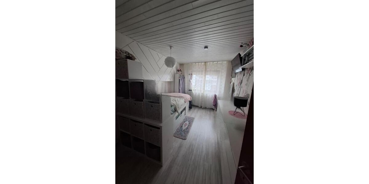 Etagenwohnung Gladenbach - 5 Zimmer, 140 m&sup2;, 1.100&euro; | Angebot:24878847