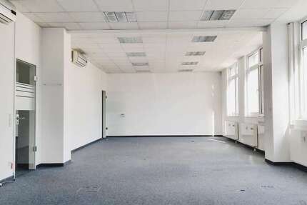 Büro in Krefeld 3.152 € 485 m²