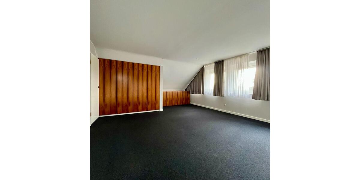 Große 4-Zimmerwohnung mit Doppelgarage. Ideal für Homeoffice 4 zimmer