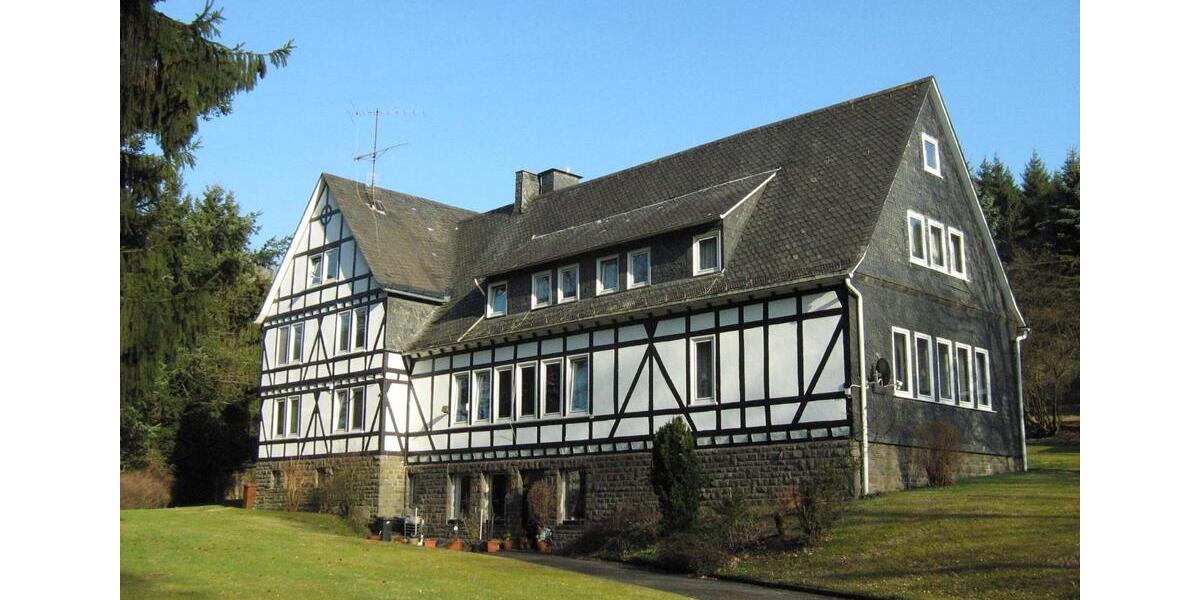 Erdgeschoßwohnung Friesenhagen - 4 Zimmer, 103 m&sup2;, 600&euro; | Angebot:24793996