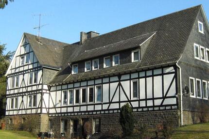 Wohnung Friesenhagen - 4 Zimmer, 103 m&sup2;, 600&euro; | Angebot:24793996