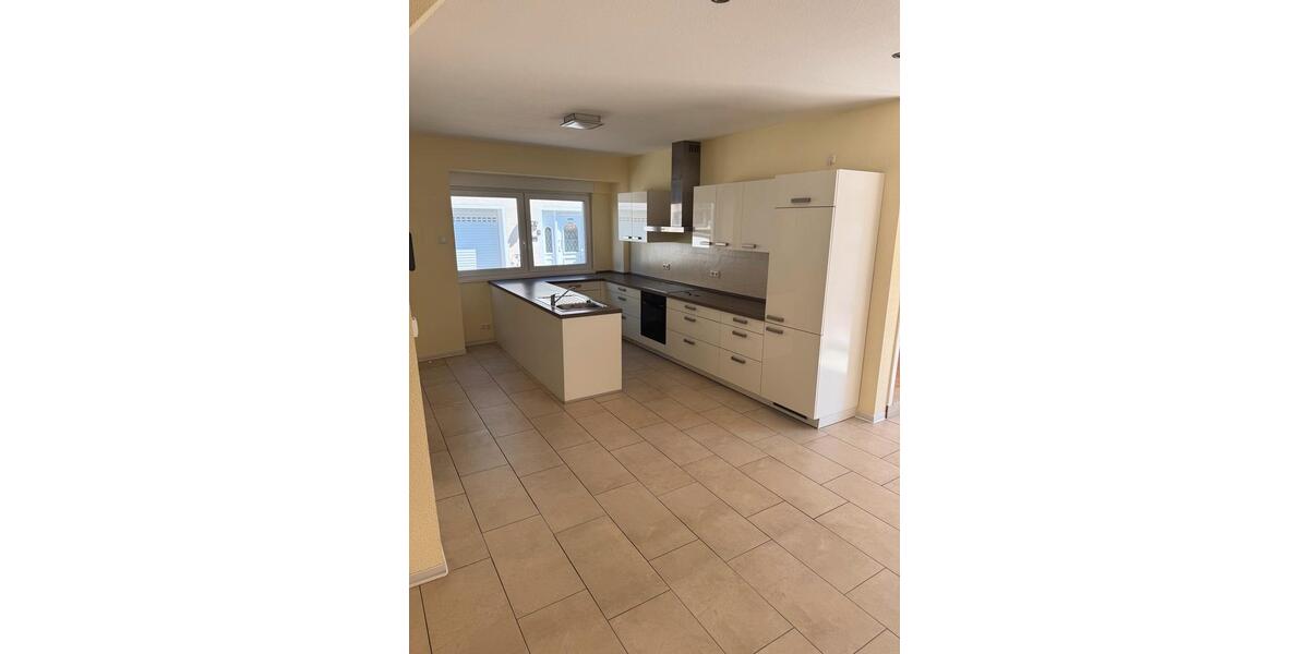 Dachgeschoßwohnung Zell (Mosel) - 6 Zimmer, 120 m&sup2;, 950&euro; | Angebot:26040618