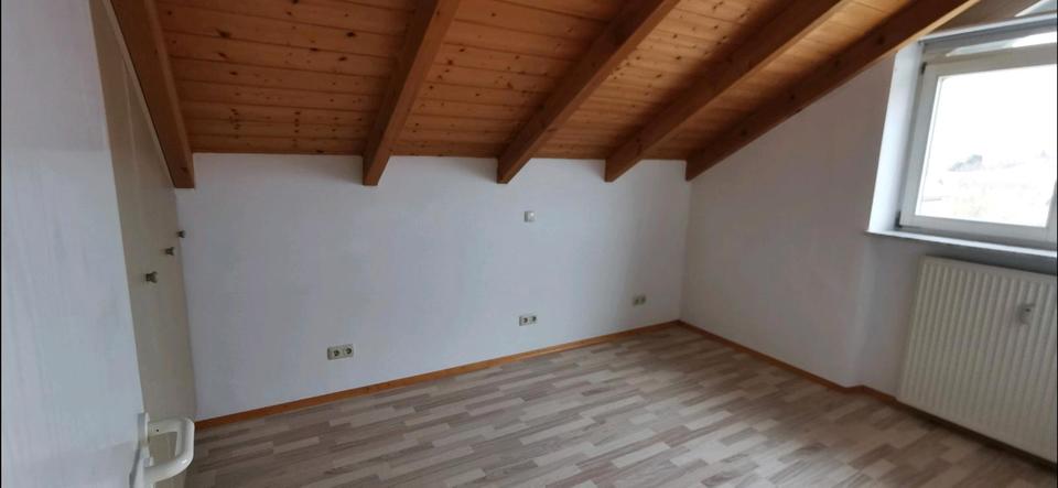 Dachgeschoßwohnung Landau an der Isar - 2 Zimmer, 53 m&sup2;, 700&euro; | Angebot:25935698