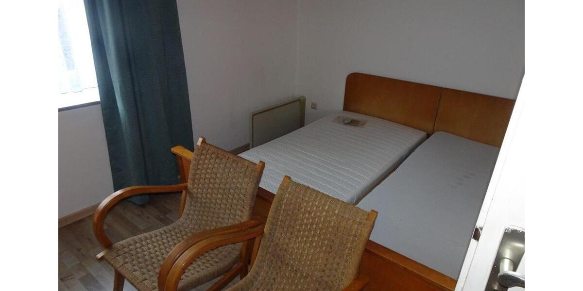 Mehrfamilienhaus, Wohnhaus Dingolfing - 12 Zimmer, 260 m&sup2;, 1.500&euro; | Angebot:24877228