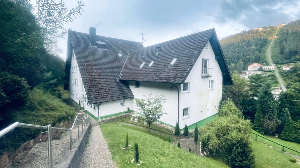 Erdgeschoßwohnung Bad Wildbad - 5 Zimmer, 165 m&sup2;, 990&euro; | Angebot:25044506