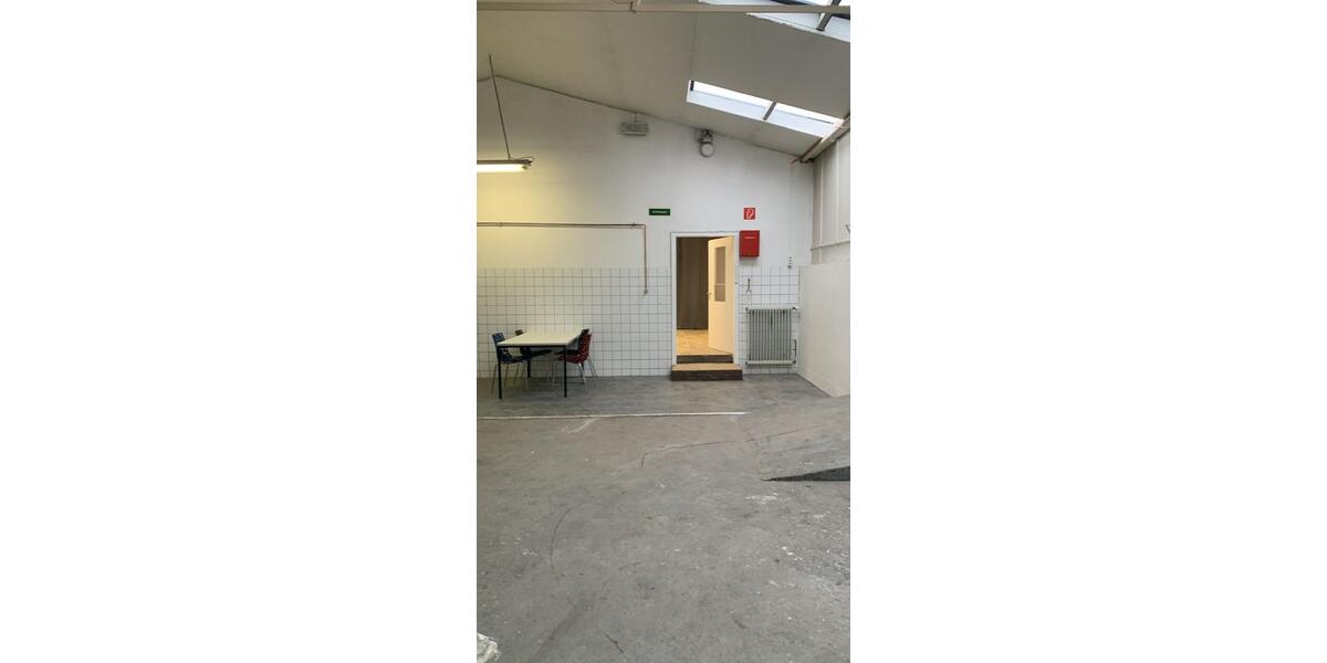 Lagerhalle mit Büroräumen zimmer