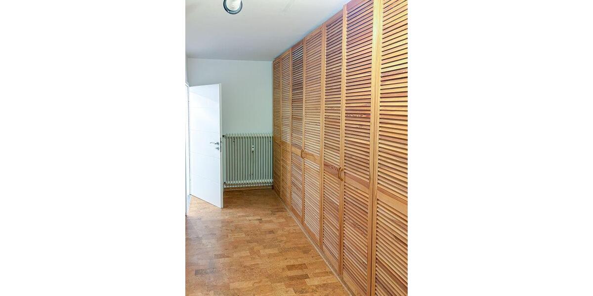 Etagenwohnung Friedrichsdorf - 5 Zimmer, 180 m&sup2;, 2.149&euro; | Angebot:26003346