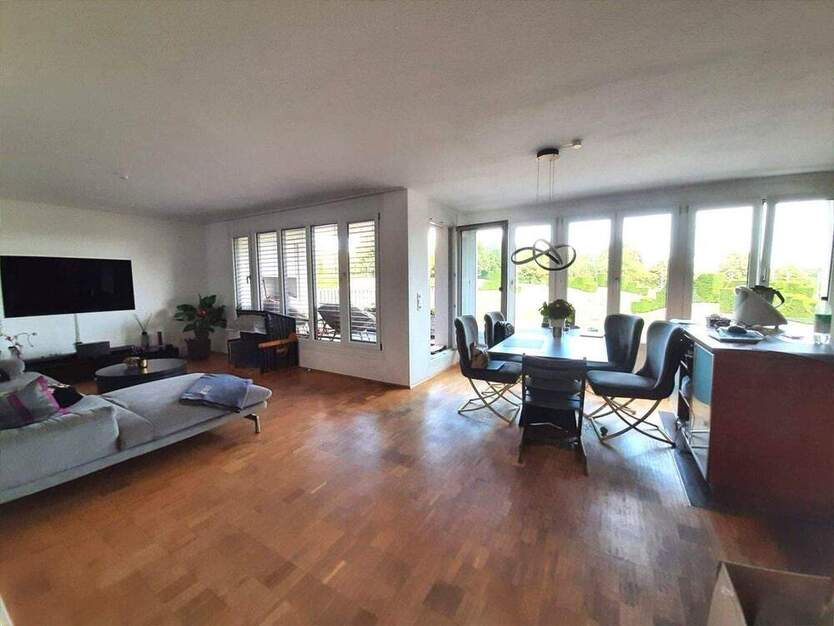 Schicke 3 Zimmer-Wohnung in BestlageNähe Rheinturm