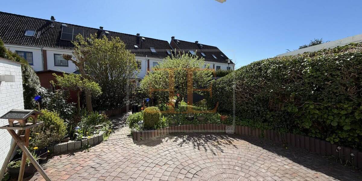 Frisch saniertes Reihenmittelhaus mit 6 Zimmern, Balkon und Einzelgarage zu vermieten - Reihenmittelhaus Rellingen | Angebot:26346609