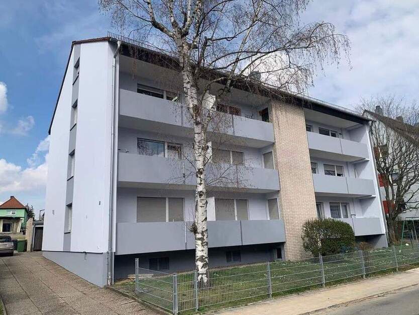 Frisch renovierte Dachgeschosswohnung inkl. Einbauküche 2 zimmer