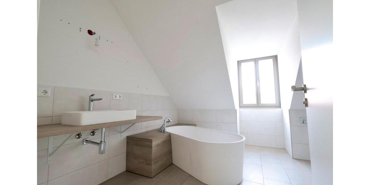 Dachgeschoßwohnung Ingolstadt - 2 Zimmer, 85 m&sup2;, 1.231&euro; | Angebot:24810953