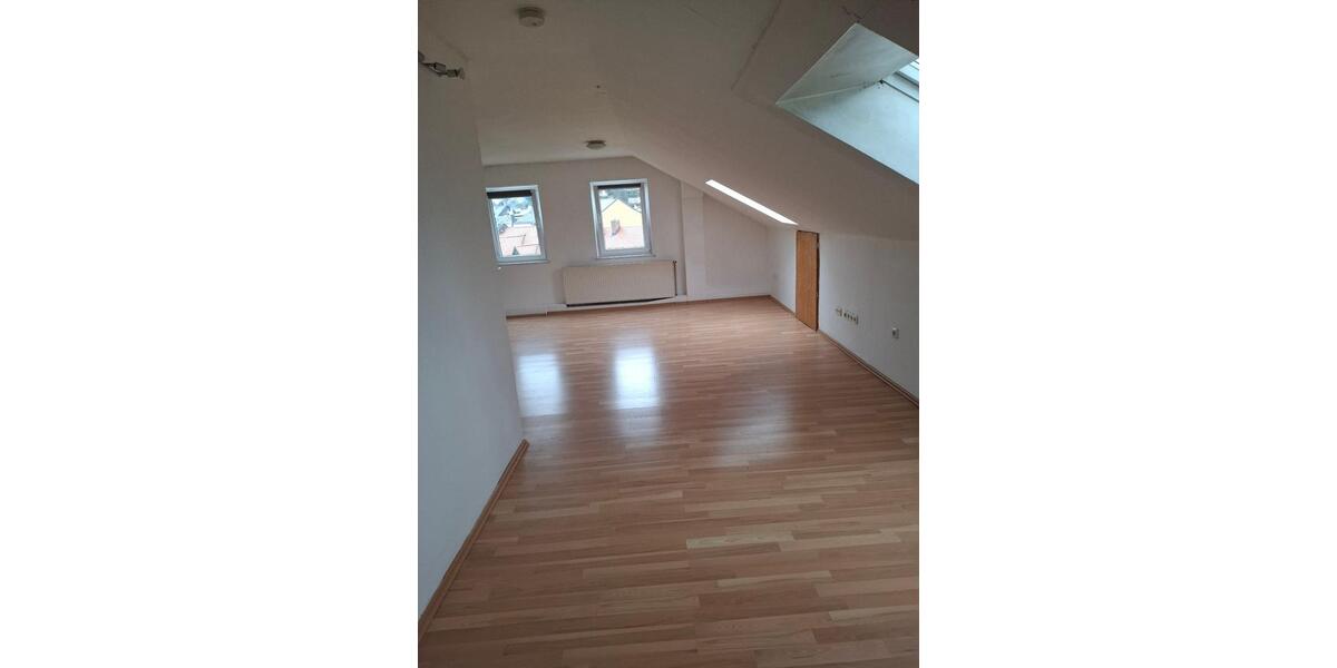 Dachgeschoßwohnung Windischeschenbach - 2 Zimmer, 79 m&sup2;, 420&euro; | Angebot:25839158