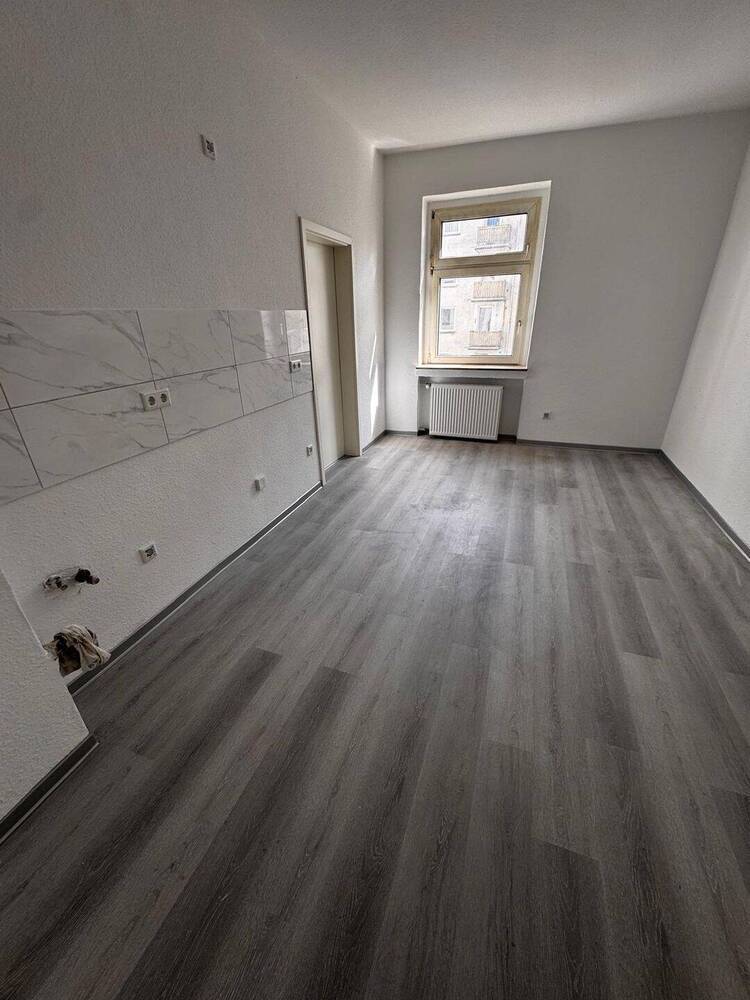 *NEU* RENOVIERTE 3 Zimmer Wohnung 2.OG Rechts in Am Hauptbahnhof
