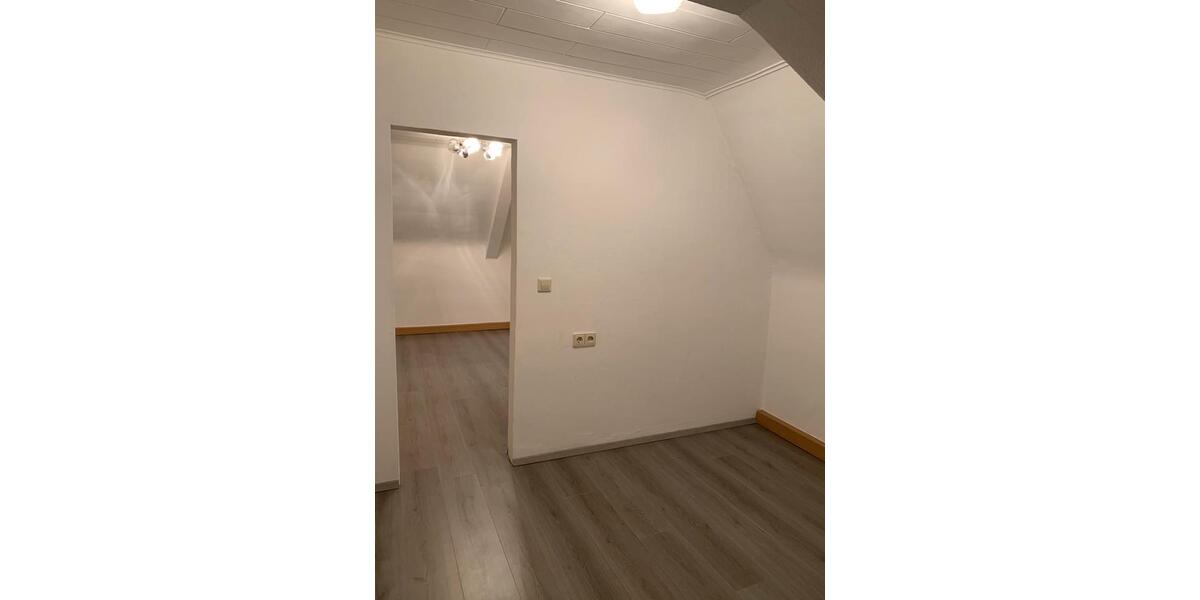 Dachgeschoßwohnung Kornwestheim - 3 Zimmer, 20 m&sup2;, 760&euro; | Angebot:26012923