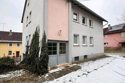 Haus Hagenbüchach - 9 Zimmer, 140 m&sup2;, 950&euro; | Angebot:26048197