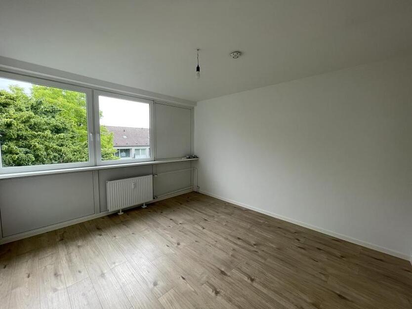 **FRISCH RENOVIERTE 3-ZIMMERWOHNUNG MIT BALKON** zimmer