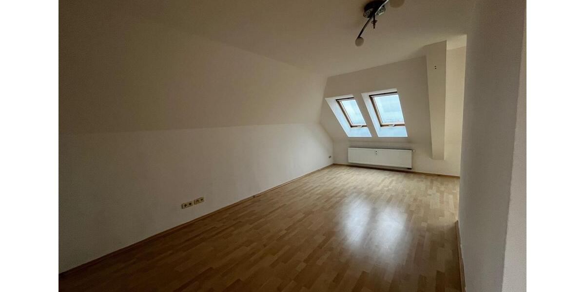 Dachgeschoßwohnung Bitterfeld-Wolfen Wolfen - 2 Zimmer, 87 m&sup2;, 653&euro; | Angebot:17645335