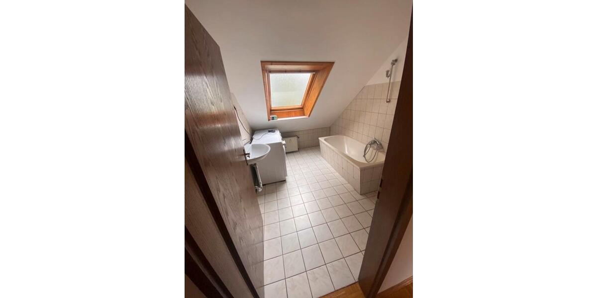 Dachgeschoßwohnung Hannover Linden-Limmer - 3 Zimmer, 70 m&sup2;, 1.050&euro; | Angebot:24850230